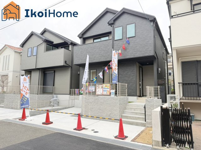 神戸市灘区高尾通1丁目　新築戸建　2号棟の駐車場|【ホームページに現地動画掲載中】●年中無休：当日予約可●駅徒歩圏内ながらお車もL字で2台駐車可能！