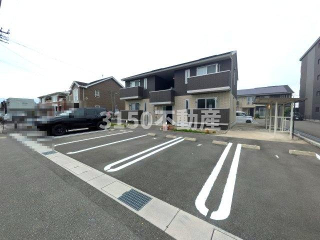 ルーセントの駐車場
