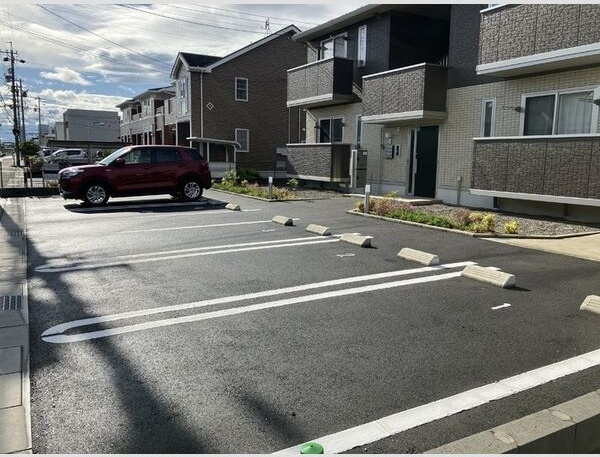 ルーセントの駐車場