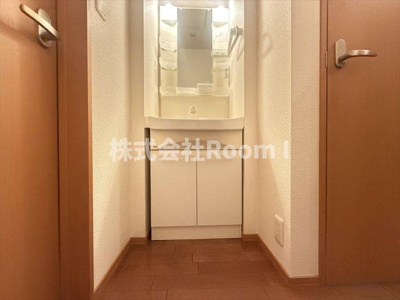 【洗面所】 | アクロス大和田・旭化成ヘーベルメゾンHEBEL HAUS | スペースが確保できる洗面所です
