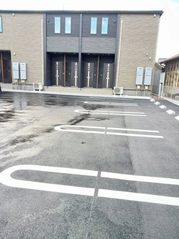 ウィンディ岩倉の駐車場