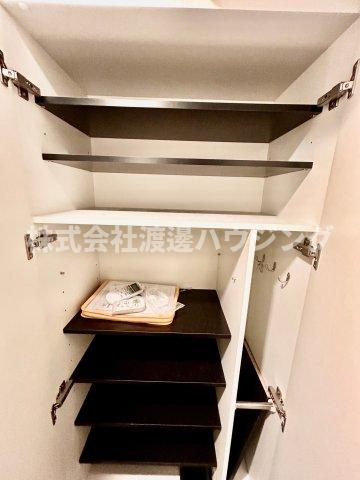 プレサンス江坂ベルフィーヌの収納|天井高シューズBOX