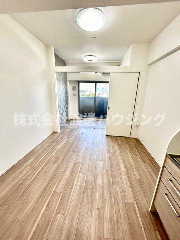 プレサンス江坂ベルフィーヌの居間・リビング