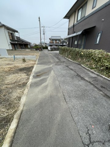 新居浜市中村１丁目の売地の前面道路含む現地写真
