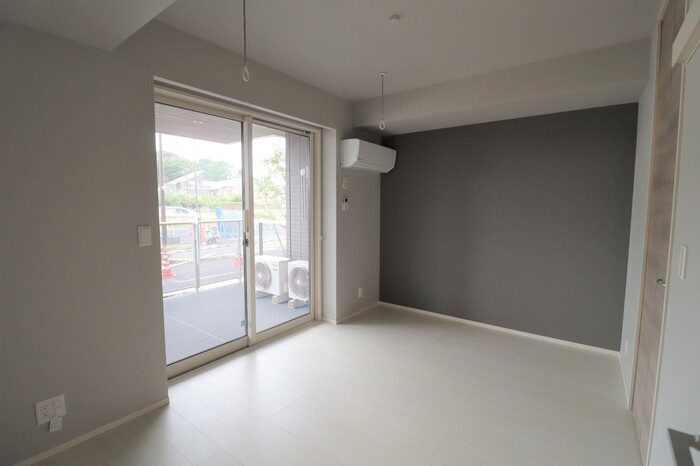 マーキュリー グラシアの居間・リビング