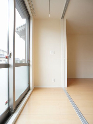 【バルコニー】 | メゾン・ボヌールＥ | お洗濯物安心！サンルーム付きです♪