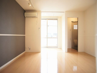 【居間・リビング】 | メゾン・ボヌールＥ | 快適に過ごせるエアコンが付いています♪