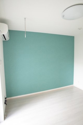 【居間・リビング】 | マメールロア大和田 | ターコイズブルーは幸せを呼ぶカラー。