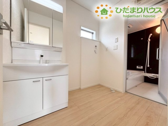 深谷市中瀬　第1　新築一戸建て　クレイドルガーデン　01の独立洗面台