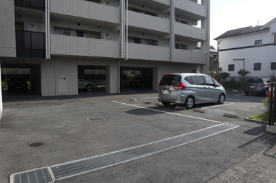 【駐車場】 | Le Vert 高槻（ﾙｳﾞｪｰﾙﾀｶﾂｷ）