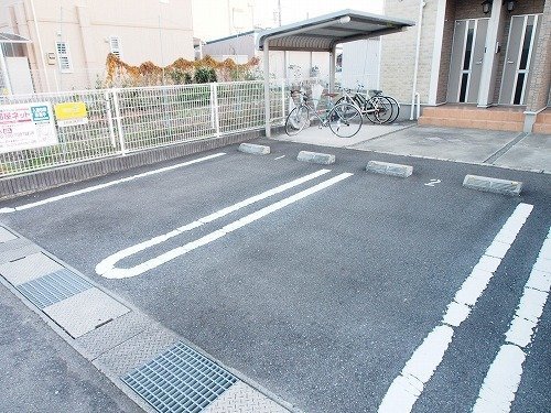 ロイヤル・ガーデンの駐車場