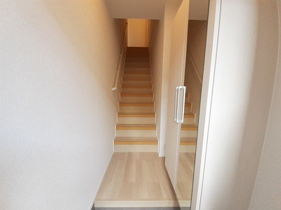 【玄関】 | メゾン・カルムＡ