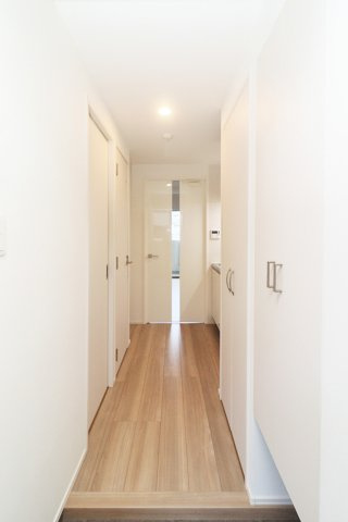 サヴォイブロンズガーデニア　7階の玄関|別号室です。現状優先になります。