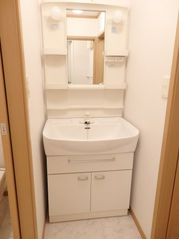 シャトーＫＩＮＫＩ　Ｃの洗面所|スペースが確保できる洗面所です