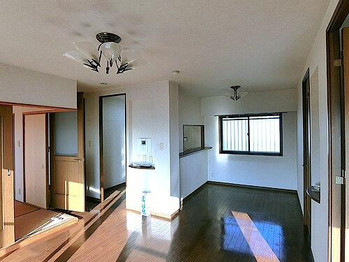 アーバンビュー皆実町の居間・リビング|リビング・ダイニング（キッチン方向）　※内装工事前