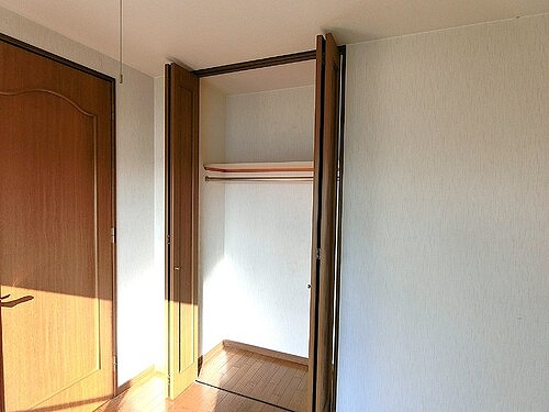 アーバンビュー皆実町の収納|洋室（２）のクロゼット　※内装工事前