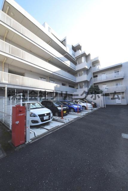 フィオレンテ小金井の駐車場
