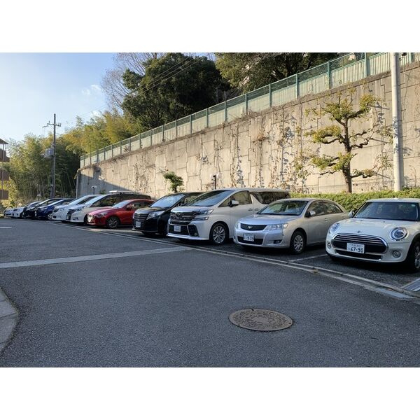 グランベール桃山台の駐車場
