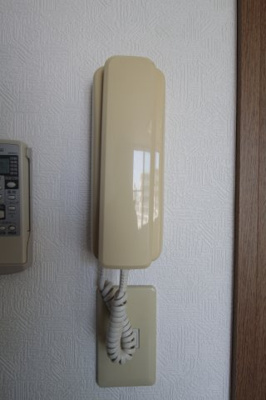 【設備】 | エッセンビル | エアコン1台付き・別室の写真です。