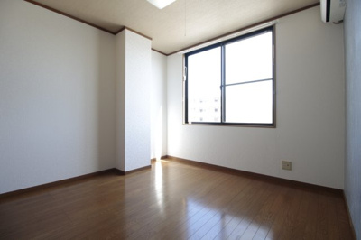 【寝室】 | エッセンビル | 別室の写真です。