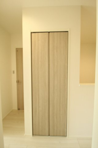 鴨部　【特別価格　８月末まで】新築戸建　⑧　（全2区画）　の収納|2F　ホール