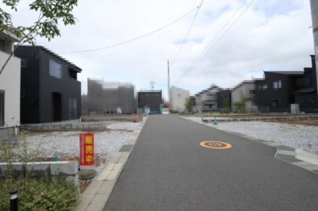 鴨部　【特別価格　８月末まで】新築戸建　⑧　（全2区画）　の前面道路含む現地写真|南側　公道　6.0ｍ　接面　8.3ｍ