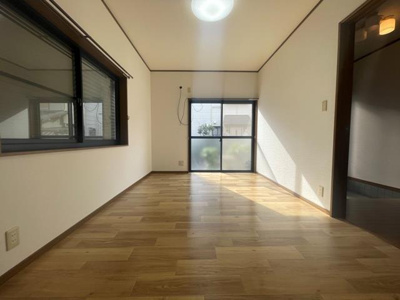 【居間・リビング】 | 平岡町一色戸建 | こちらの居間で趣味の時間をお楽しみください