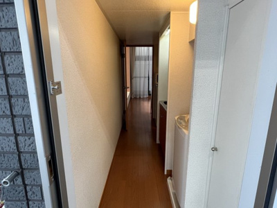 【玄関】 | レオパレスＡｒｋａｄｉａ | 「同タイプの部屋の写真です」「現況優先」