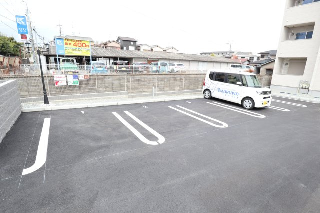 カルムの駐車場