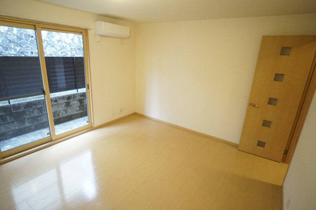 ラフィーネ松ヶ丘の居間・リビング