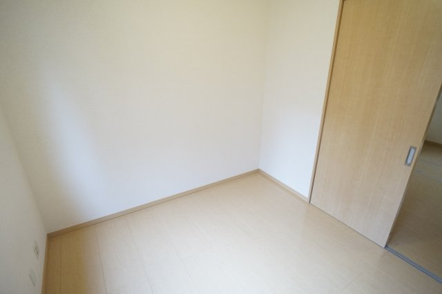 ラフィーネ松ヶ丘の洋室