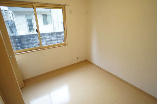 ラフィーネ松ヶ丘の洋室