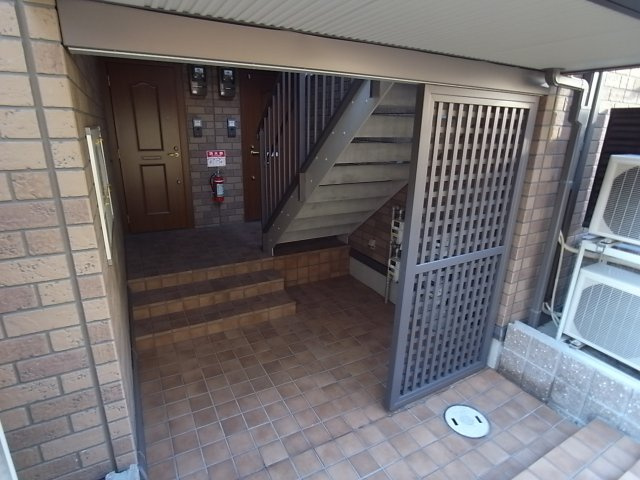 ラフィーネ松ヶ丘のエントランス