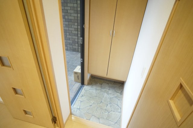 ラフィーネ松ヶ丘の玄関