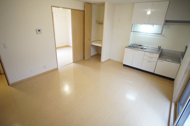 ラフィーネ松ヶ丘の居間・リビング