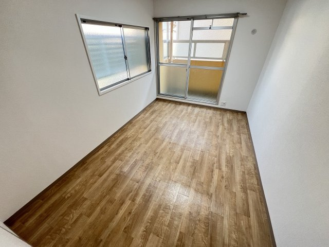 メゾン南花屋敷の洋室