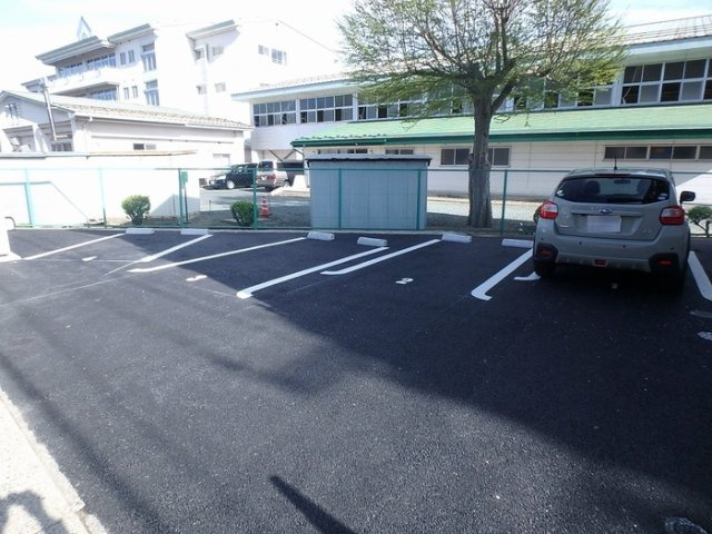 ラ・ルーチェ上田レジデンスの駐車場