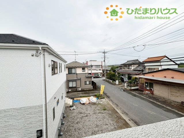 深谷市中瀬　第1　新築一戸建て　クレイドルガーデン　02の展望|住まいからの展望は、穏やかな街並みが広がる心地よい景色が広がっています。空が広く見えるため、天気の良い日は自然と気分も明るくなります。家族で過ごす時間がよりゆったり感じられる魅力的な環境です!