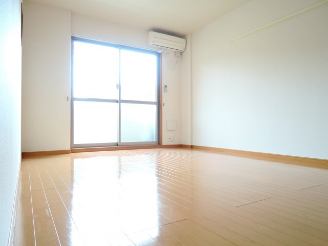 高槻市南松原町のアパートの居間・リビング