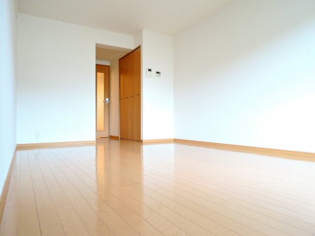 高槻市南松原町のアパートの居間・リビング