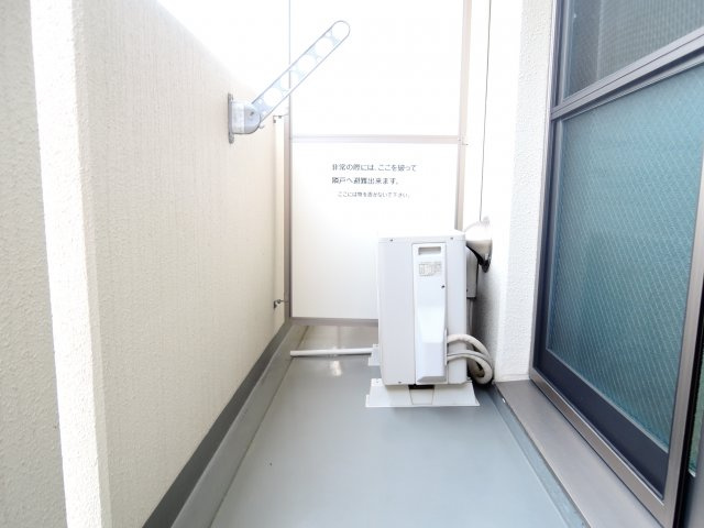 高槻市南松原町のアパートのバルコニー