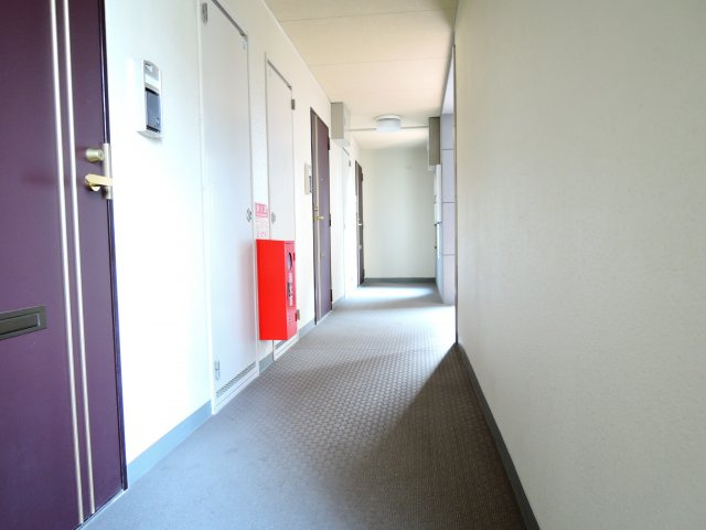 高槻市南松原町のアパートのロビー