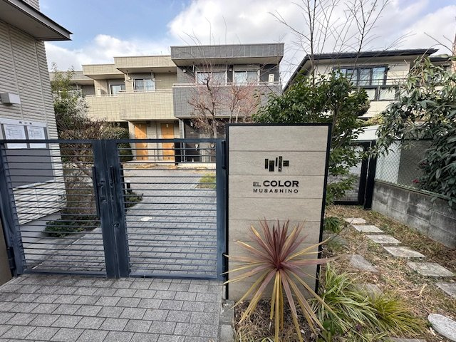 エルコロール武蔵野Nのエントランス