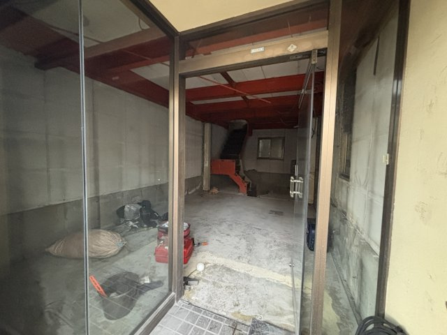 子安町1丁目ビルのエントランス|1階32.30㎡