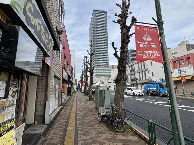 子安町1丁目ビルの周辺