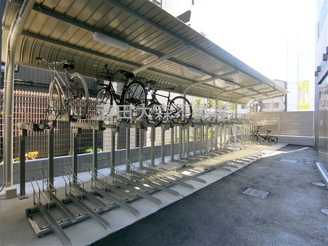 L'axe京急蒲田のその他共用部分|屋根付きラック式の駐輪場