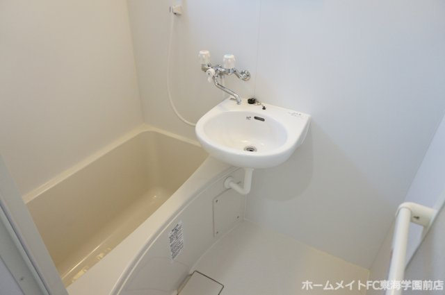 熊本市中央区黒髪５丁目のアパートの浴室