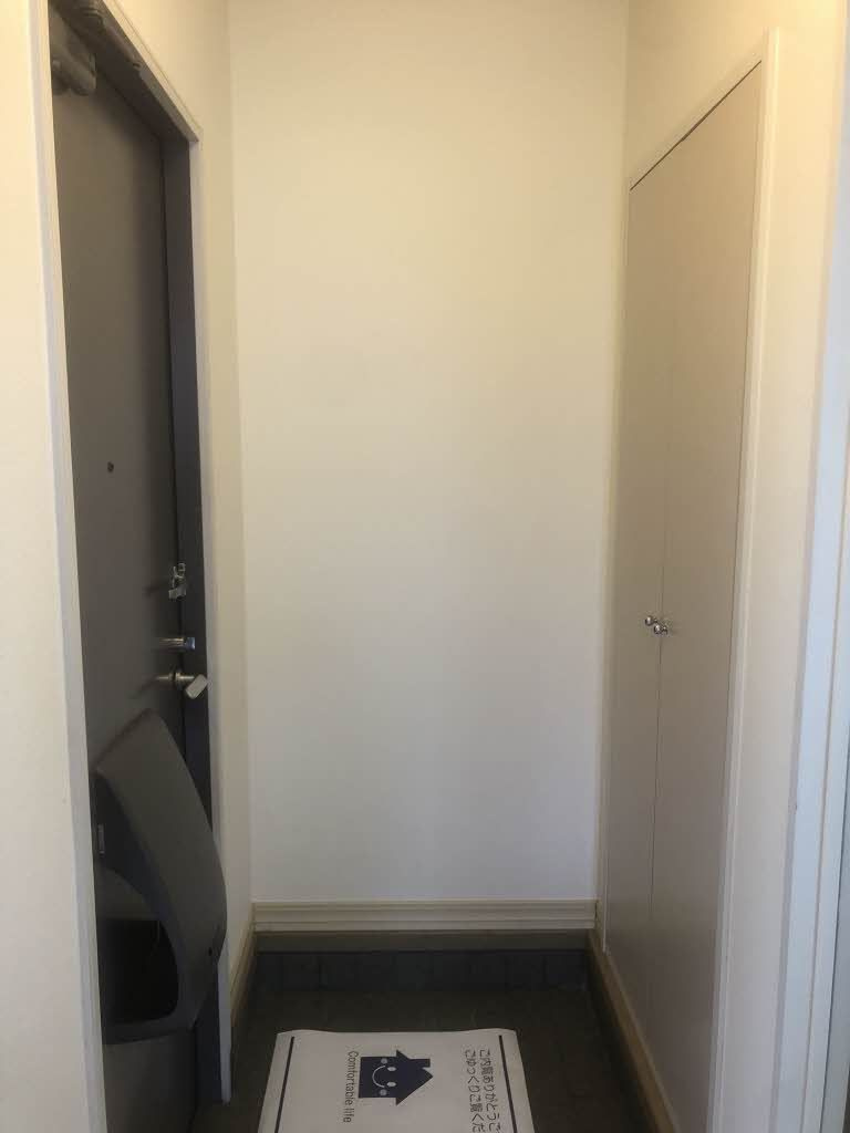 アークヒルズ中村 Ｅ棟の玄関