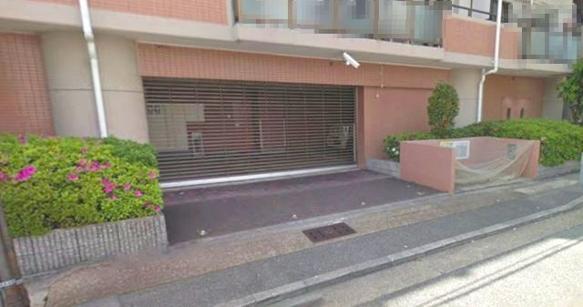 パルメーラ長田北町の駐車場|シャッター付き駐車場権利が付いています。ハイルーフ駐車可能
