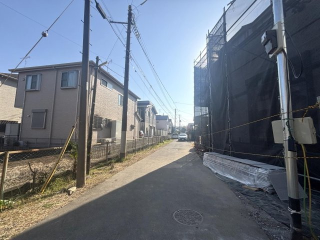 川越市仙波町４丁目　新築戸建の前面道路含む現地写真